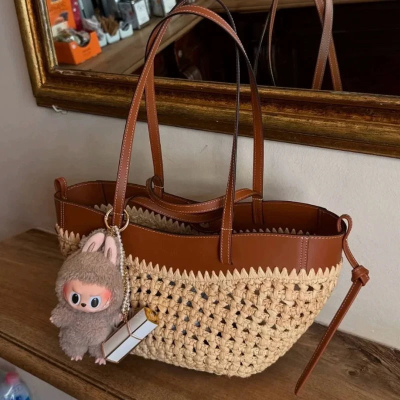 Bolso de mano grande de rafia